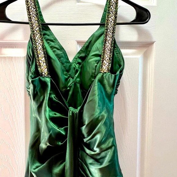 Camille Green gown - Picture 4 of 6